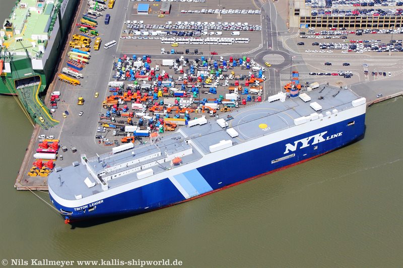 Luftbilder vom Carcarrier Triton Leader KallisShipworld